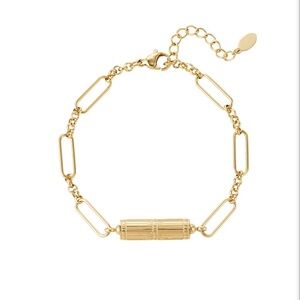 Chain bracelet adjustable with middle charm